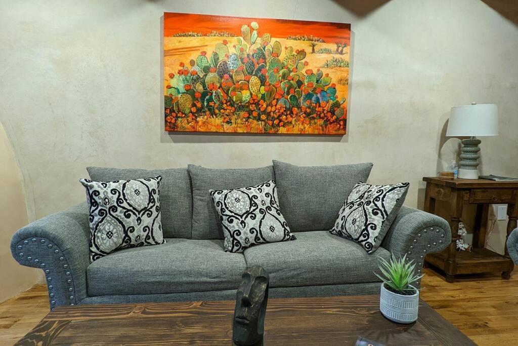 Magical Santa Fe Stay, Minutes From Town Square, Sleeps 4, Includes Free Parking And Outdoor Hot Tub! Exterior foto