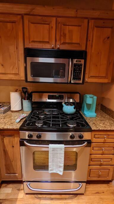 Magical Santa Fe Stay, Minutes From Town Square, Sleeps 4, Includes Free Parking And Outdoor Hot Tub! Exterior foto