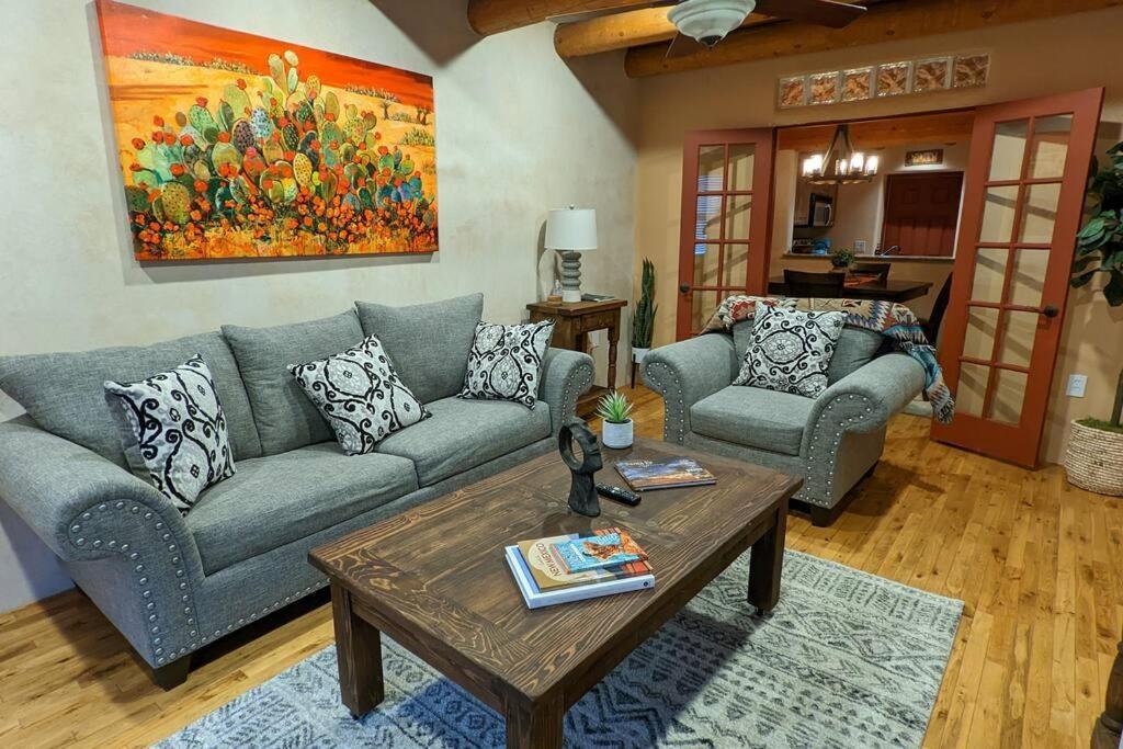 Magical Santa Fe Stay, Minutes From Town Square, Sleeps 4, Includes Free Parking And Outdoor Hot Tub! Exterior foto