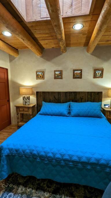 Magical Santa Fe Stay, Minutes From Town Square, Sleeps 4, Includes Free Parking And Outdoor Hot Tub! Exterior foto