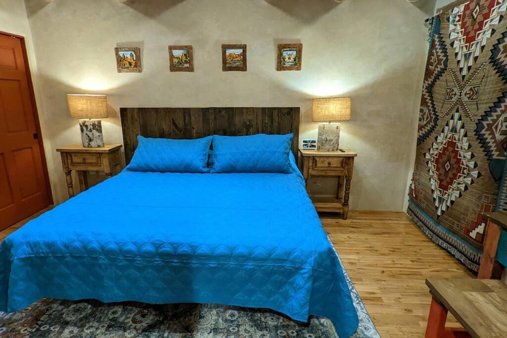 Magical Santa Fe Stay, Minutes From Town Square, Sleeps 4, Includes Free Parking And Outdoor Hot Tub! Exterior foto